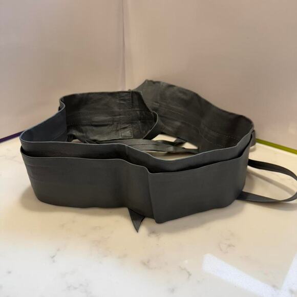 GILI Got It Love It Gray Leather Wrap Belt - Picture 2 of 7